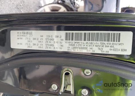 2017 Ram 1500 Express 4X4 5'7 Box z USA, uszkodzony, nr VIN 1C6RR7KT6HS699381